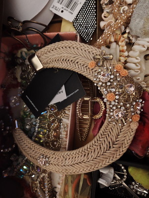 Beige gold straw-style woven necklace with rhinestones