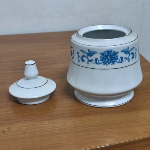 Porcelain tea set with 14 pieces and blue decorative design like new