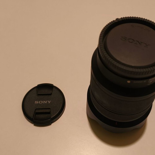 Sony FE 28-70mm F3.5-5.6 OSS lens with stabilizer and quick autofocus