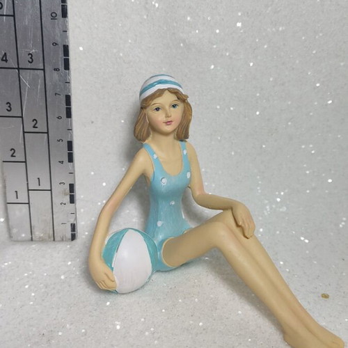 Bathing girl figurine, ornament