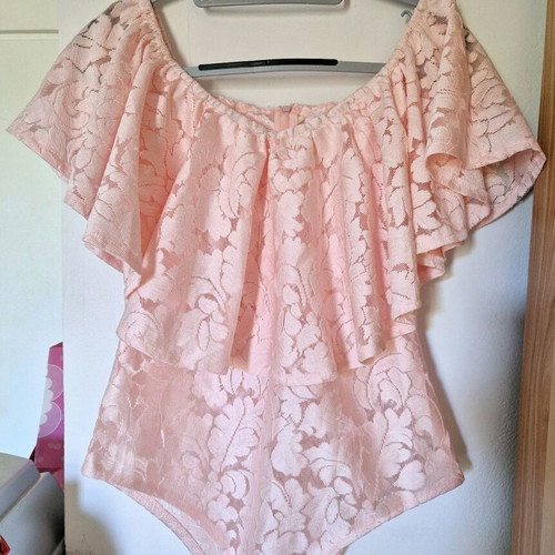 Lace bodysuit pink like new, size L