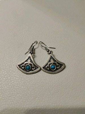 Triangle dangle earrings with stone like new