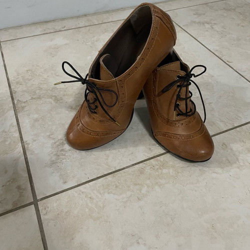Leather women's shoes brown, like new