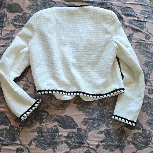 Short jacket white with black embossed seams new, spring
