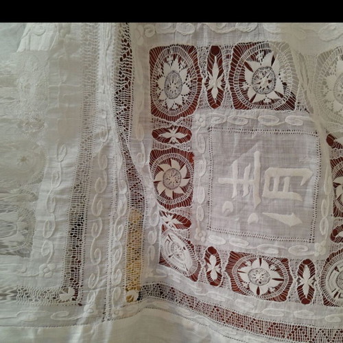 Silk handmade embroidered tablecloth like new with dragons