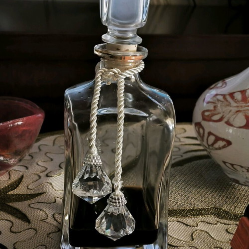 Wedding carafe like new with stopper and decorative elements