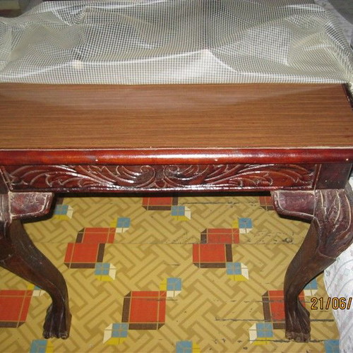 Table with lion legs and 4 chairs used
