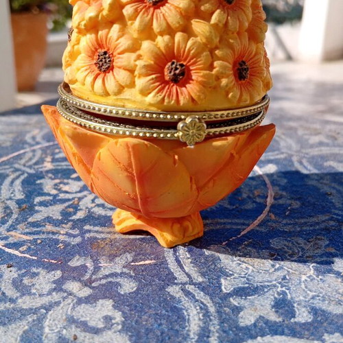 Decorative egg with flowers