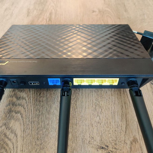 Asus RT-AC66U-B1 gigabit router used, AC1750, 4 LAN ports