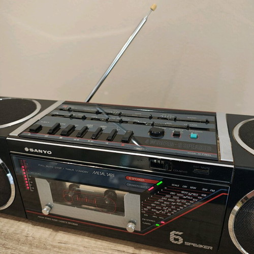 Sanyo M7740l Mini Boombox used, radio cassette working