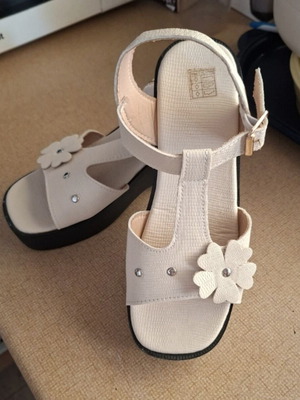 Platform sandals new, beige with flower decoration