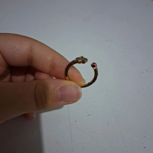 Avon ring 18.1 mm like new, multicolor gold tone