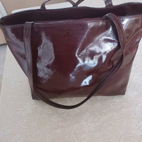 Thiros women's medium bag burgundy patent leather like new with zipper
