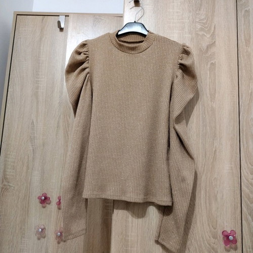 Lame knitted blouse with puff sleeves like new, beige and gold