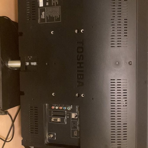 TOSHIBA 32-inch TV for repair or spare parts