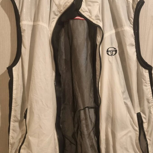 Sergio Tacchini men's sleeveless windbreaker like new, large, white