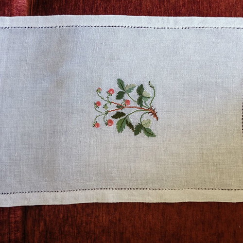 Handmade white table runner 33x91 cm