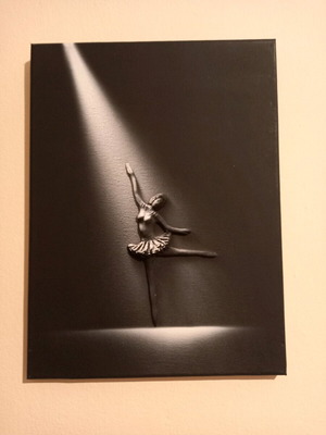 Three-dimensional frame like new with illuminated ballerina, black