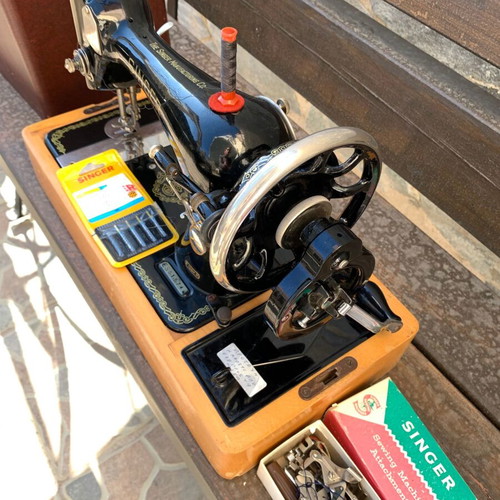 Singer 128K sewing machine manual, like new condition