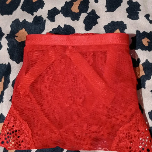 String lingerie new, red, one size with lace and heart detail