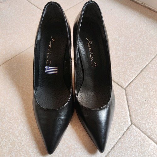 Leather pumps like new, size 37, black, 9 cm heel