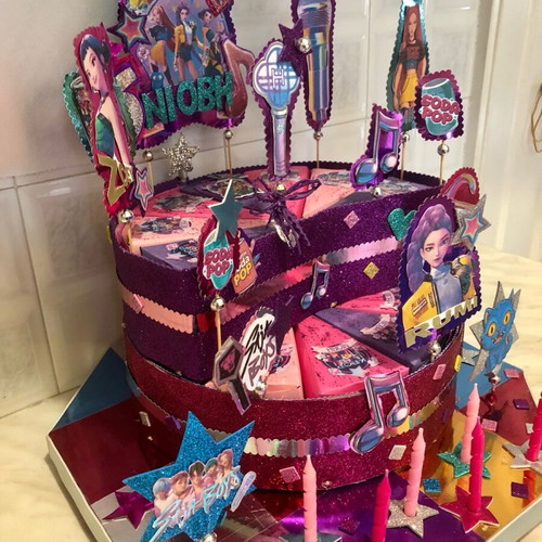 Huntrix Saja Boys Paper Cake new with lighting and birthday candles