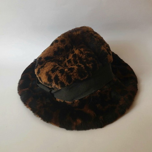 Vintage leopard fur hat like new