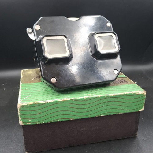 View-Master stereoscope used with cards by Sawyer Inc.