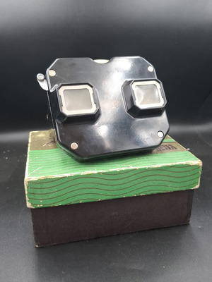 View-Master stereoscope used with cards by Sawyer Inc.