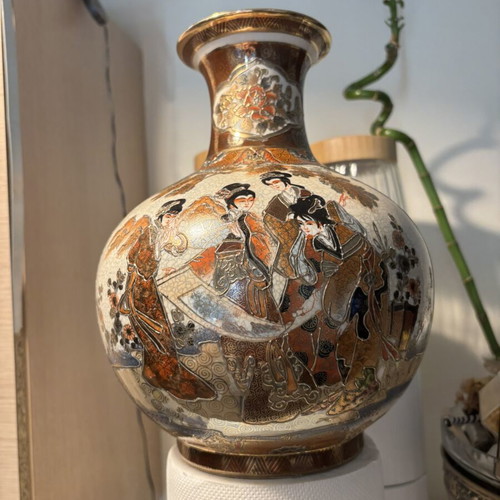 Satsuma handmade vase like new