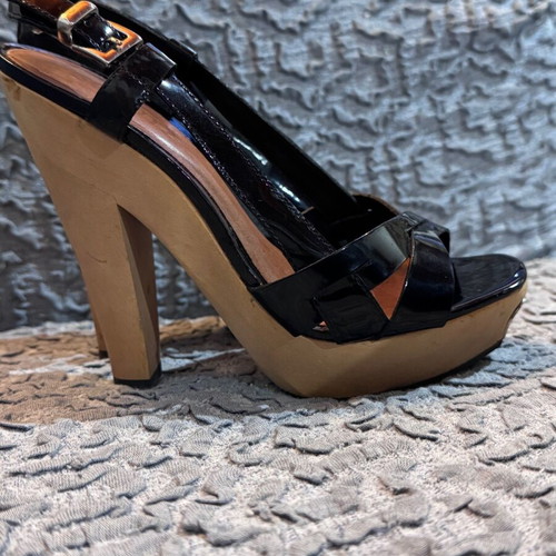 Schutz patent leather sandals with wooden heel like new