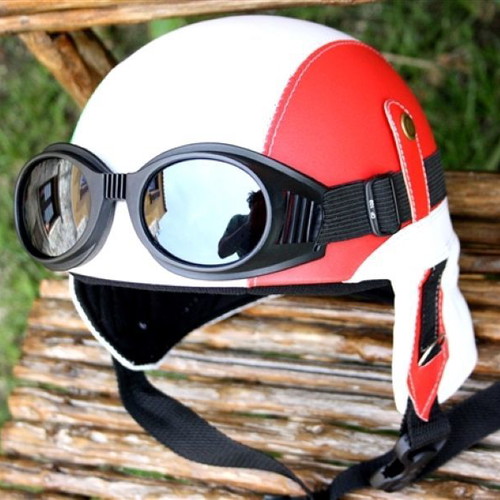 Motorcycle helmet with Italy tricolore flag colors, Vespa style