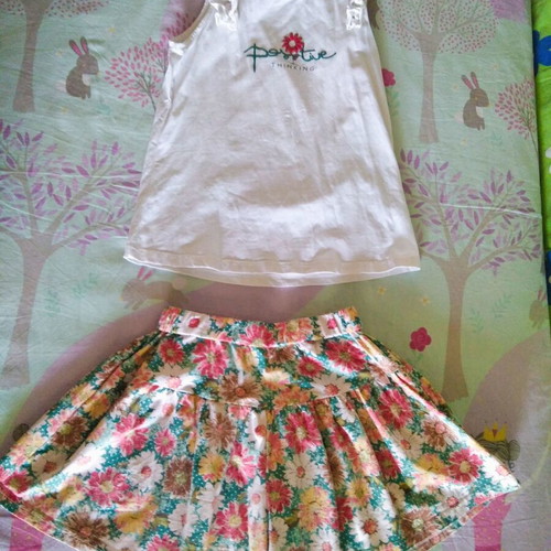 Set white t-shirt with floral shorts like new, 12 years old, 152cm