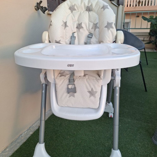 Baby high chair like new with removable tray