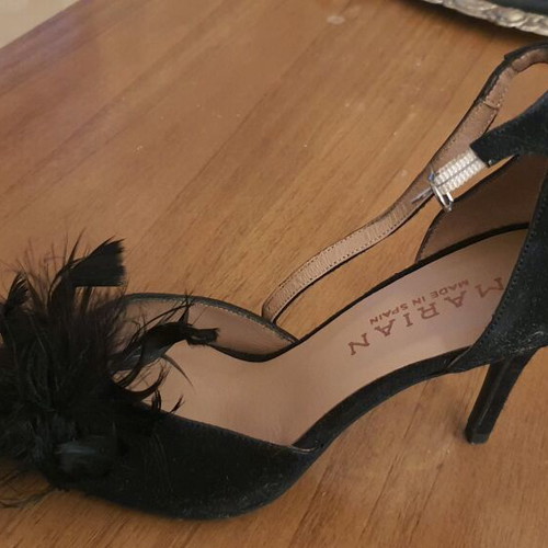 Marian Spanish black leather high heels size 38 new with real feather