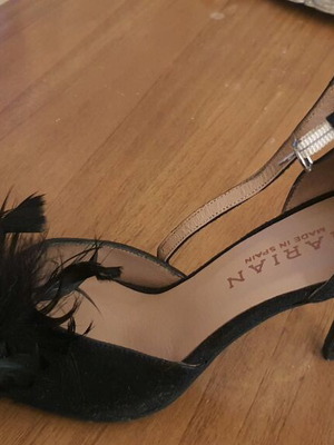 Marian Spanish black leather high heels size 38 new with real feather