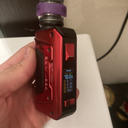 Geekvape vape device like new with batteries