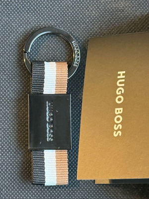 Μπρελόκ Hugo Boss νέο με τριχρωμία ιμάντα