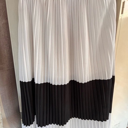 BSB long pleated skirt with elastic waist, black and white, like new