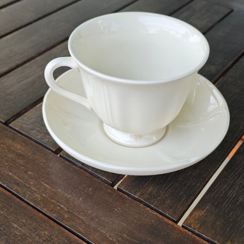 Wedgwood Queen's Ware Queen's Plain set of 6 cups with saucers like new
