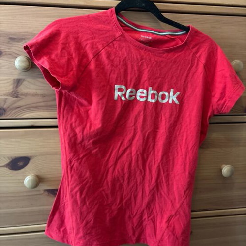 Reebok top used, size M, red