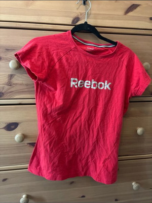 Reebok top used, size M, red