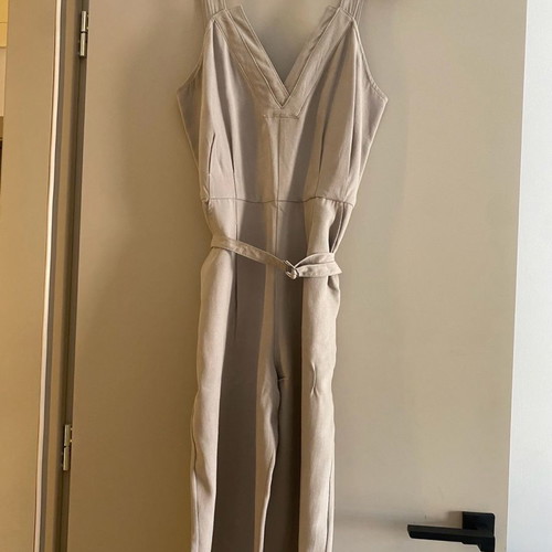 Gizia jumpsuit new, size M 38, beige