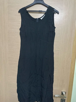 Midi polka dot dress black like new, size M-L