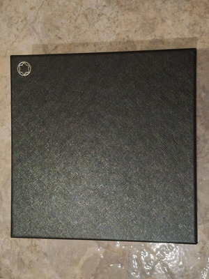 Montblank empty box new, black belt color