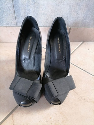 Wall Street leather pumps like new, size 37, black