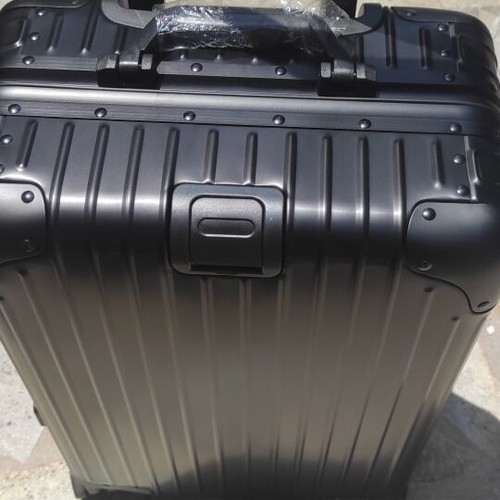 Riigid V2 20" Carry-On Suitcase new, black, removable wheels