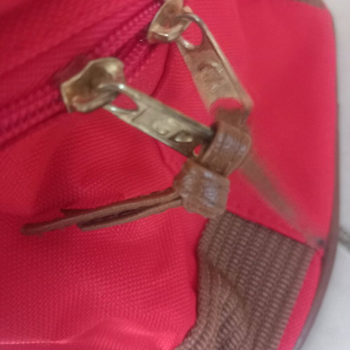 Cosmetic bag like new with mirror and capacity