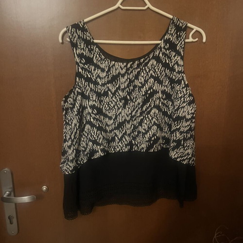Shirt one size black and white like new