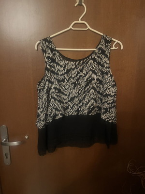 Shirt one size black and white like new